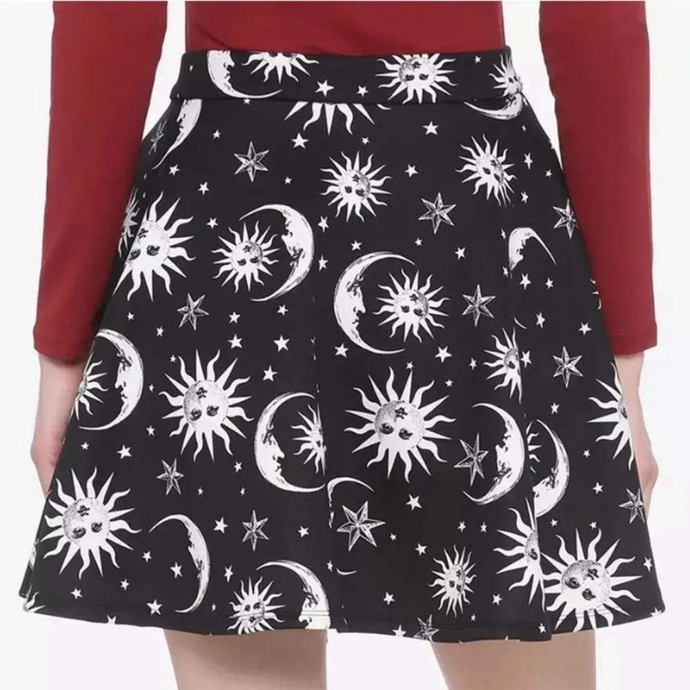 Hot Topic Celestial O-Ring Skater Skirt - Picture 6 of 9
